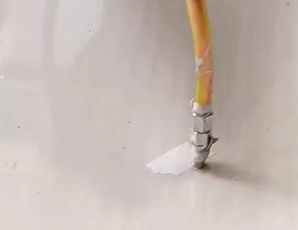 赵县瓷砖空鼓维修公司专业解答在瓷砖铺贴过程中，如果使用的砂料过粗（如全部使用了粗砂），可能会导致以下问题