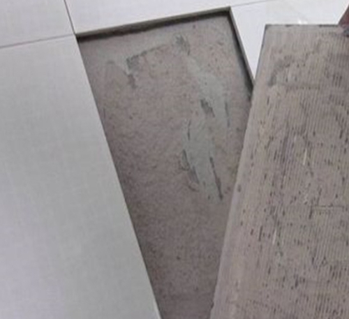 赵县瓷砖空鼓维修公司分享瓷砖铺贴时如果打浆（即涂抹在瓷砖背面和基层上的砂浆或瓷砖胶）过少，会带来以下问题